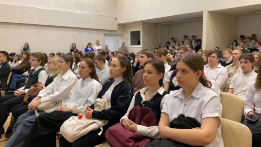 Ветеран СВО провёл открытый урок мужества в барнаульской школе № 126