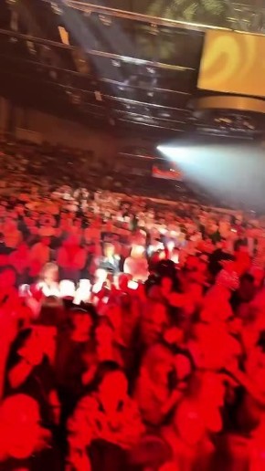 «Барнаул, спасибо!» Филип Киркоров поделился видео с выступления в Титов Арене, которое прошло 21 марта