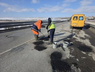 В Алтайском крае дорожные службы приступили к восстановлению региональных трасс после зимы