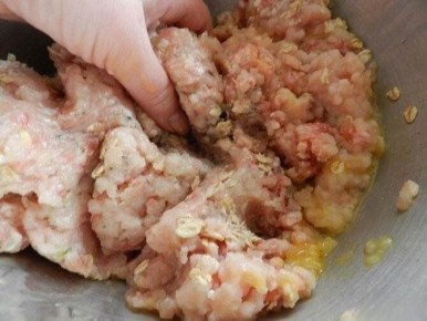 Сочные диетические котлеты из индейки с овсяными хлопьями: вкусно и полезно