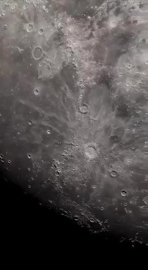 Миссия Artemis II сделала новые фото Земли и обратной стороны Луны