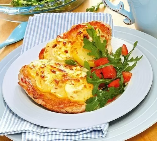 Индейка под сырной корочкой: вкусно и сытно