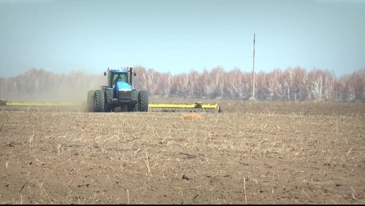 Сельхозпроизводители региона готовят массовое выведение техники по мере просыхания почвы