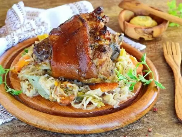 Секреты баварской кухни: свиная рулька в пиве