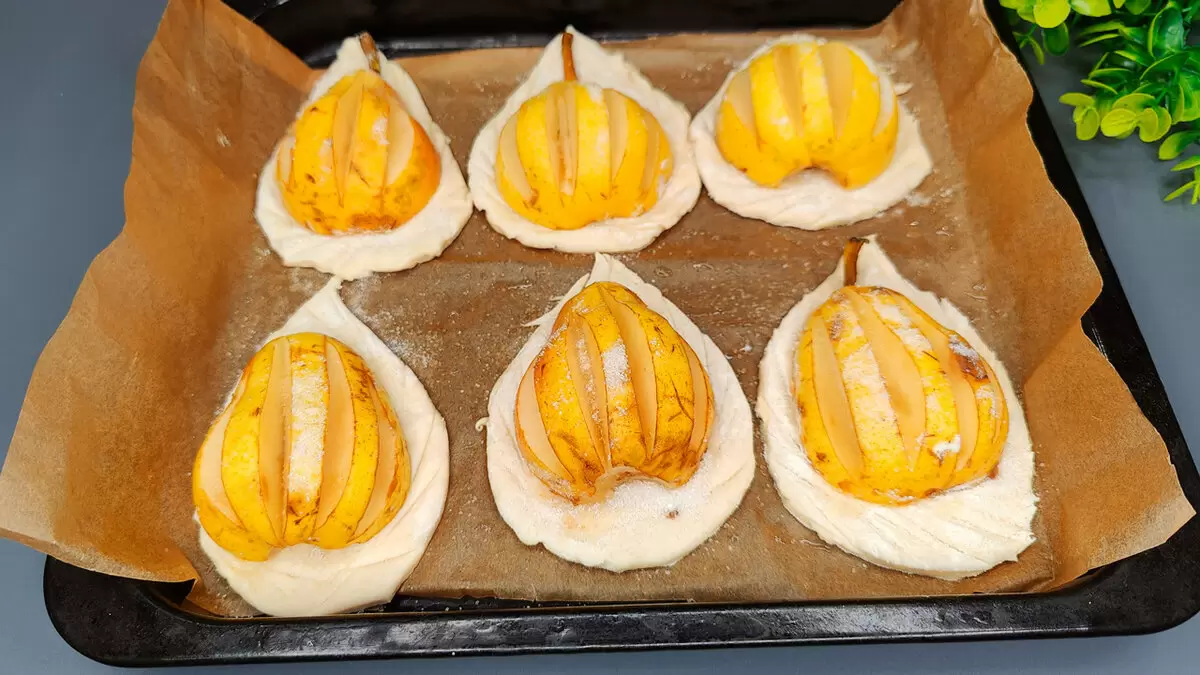 Нежный десерт из груш в слоёном тесте: идеальное лакомство для любого повода