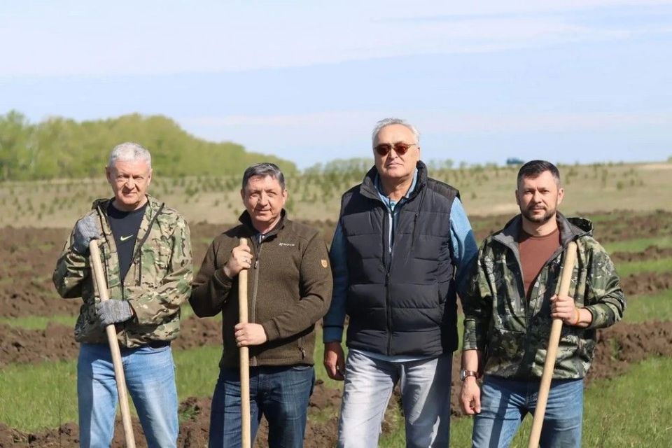 Игорь Панарин принял участие в акции «Лес Победы» в Шелаболихинском районе Игорь Панарин принял участие в акции «Лес Победы» в Шелаболихинском районе