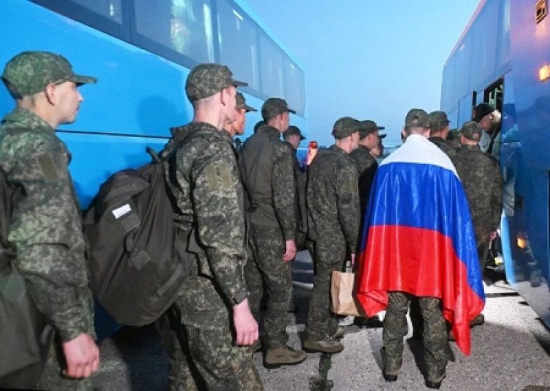 Двоих барнаульцев вернули на Родину после трех лет украинского плена