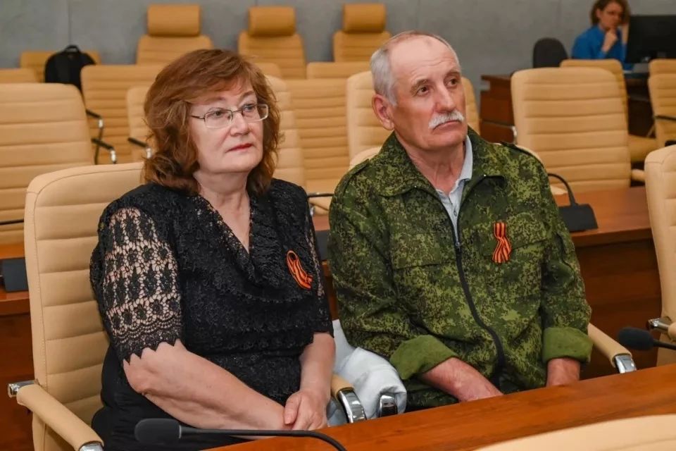 В мэрии Барнаула наградили семьи участников СВО и волонтеров В мэрии Барнаула наградили семьи участников СВО и волонтеров