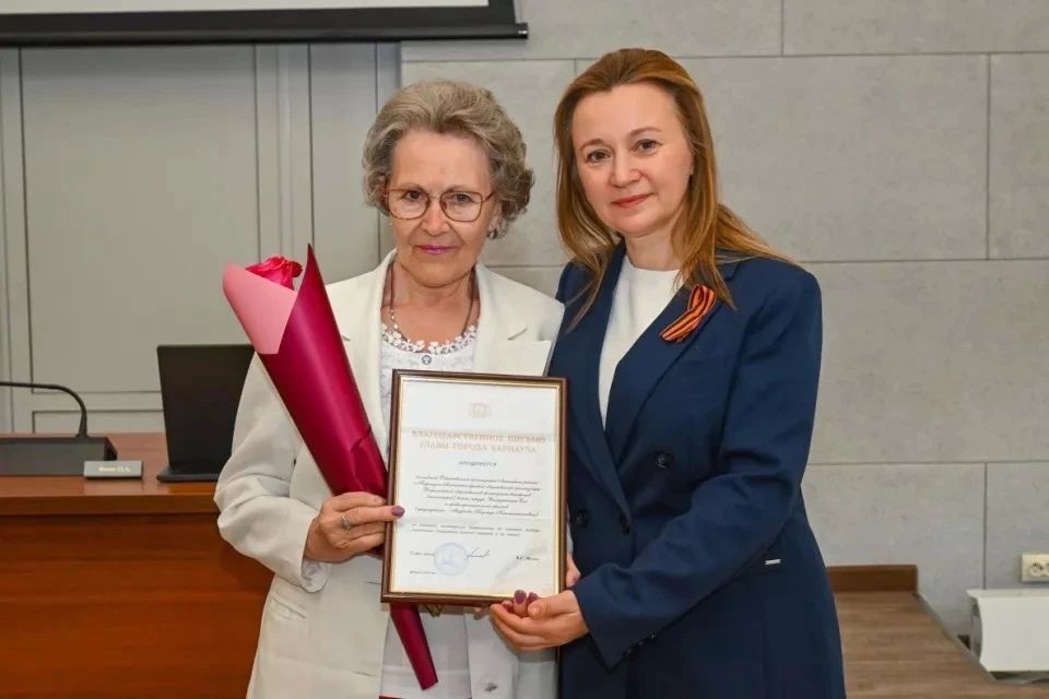 В мэрии Барнаула наградили семьи участников СВО и волонтеров В мэрии Барнаула наградили семьи участников СВО и волонтеров