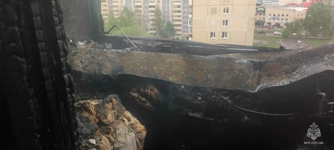 Балкон загорелся в девятиэтажке на улице Попова