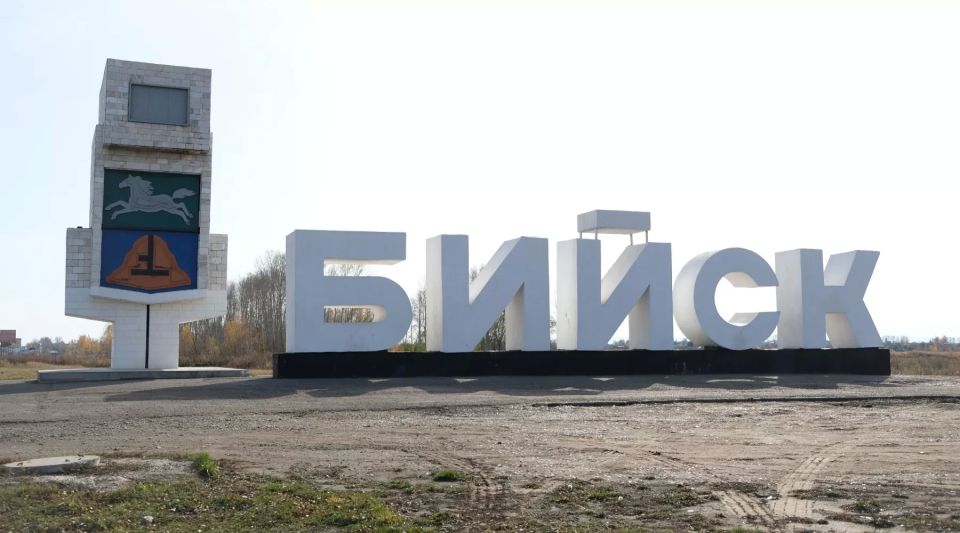 Администрация Бийска нашла подрядчика, который благоустроит стелу на въезде в Бийск