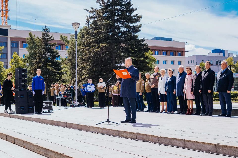 В Алтайском крае торжественно открыли 62-ой трудовой сезон студенческих отрядов и пятую трудовую четверть трудовых отрядов подростков В Алтайском крае торжественно открыли 62-ой трудовой сезон студенческих отрядов и пятую трудовую четверть трудовых отрядов подростков