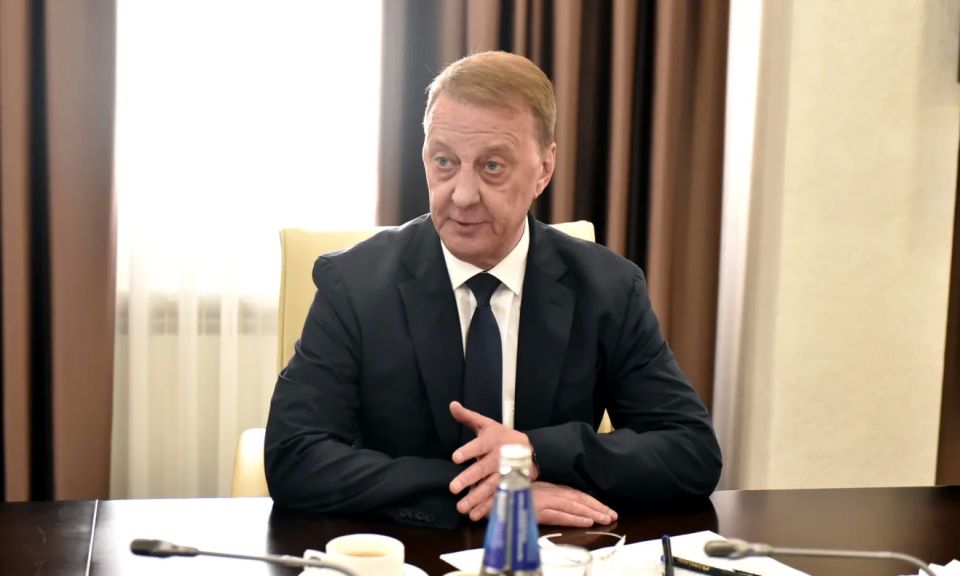 Глава города Вячеслав Франк встретился с руководителями фракций Барнаульской городской Думы Глава города Вячеслав Франк встретился с руководителями фракций Барнаульской городской Думы
