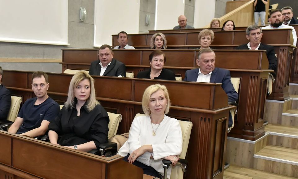 В администрации Барнаула наградили предпринимателей в преддверии профессионального праздника В администрации Барнаула наградили предпринимателей в преддверии профессионального праздника