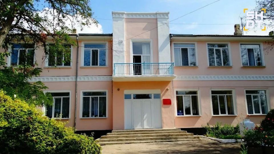 Десять детей пострадали при обрушении балкона в школе Севастополя