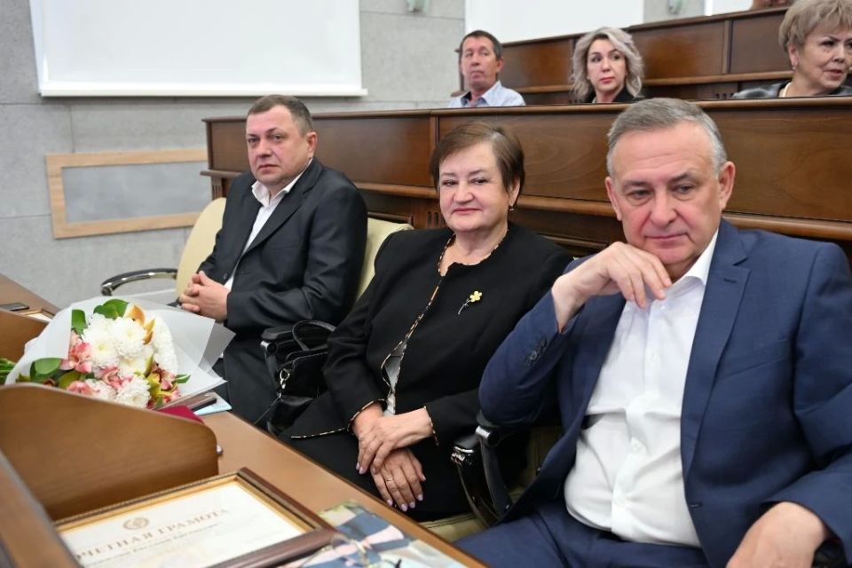 Александр Романенко поздравил барнаульских предпринимателей с профессиональным праздником Александр Романенко поздравил барнаульских предпринимателей с профессиональным праздником