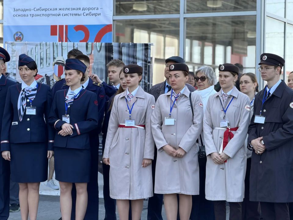 В Барнауле более 20 проводников борются за звание «Лучший по профессии» В Барнауле более 20 проводников борются за звание «Лучший по профессии»