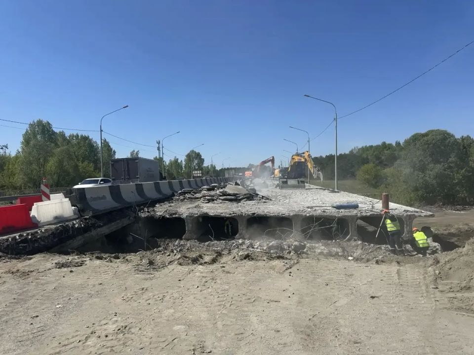 На Правобережном тракте ведутся работы по ремонту моста через реку Лосиха На Правобережном тракте ведутся работы по ремонту моста через реку Лосиха