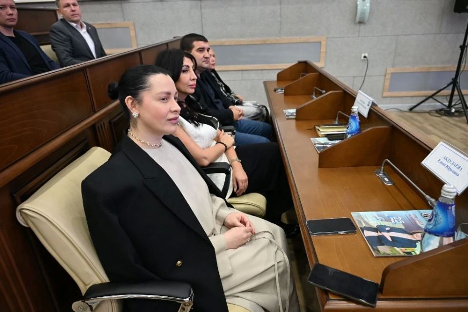 Александр Романенко поздравил барнаульских предпринимателей с профессиональным праздником Александр Романенко поздравил барнаульских предпринимателей с профессиональным праздником