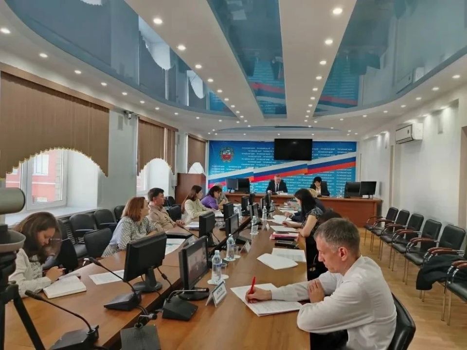 Ход реализации масштабной программы капитального ремонта образовательных учреждений в Алтайском крае обсудили на заседании рабочей группы