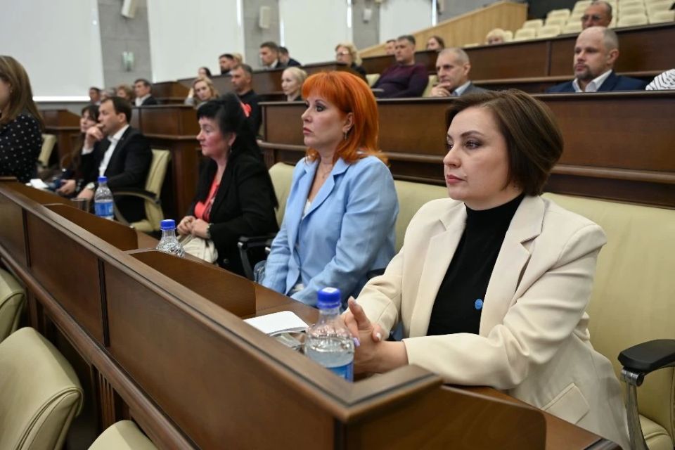 Александр Романенко поздравил барнаульских предпринимателей с профессиональным праздником Александр Романенко поздравил барнаульских предпринимателей с профессиональным праздником