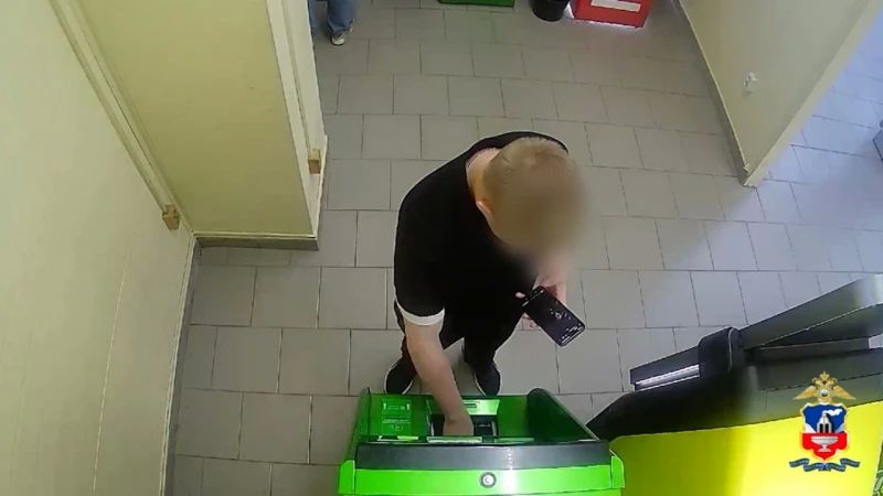 В Барнауле задержали молодого человека, которого подозревают в работе на мошенников в качестве дроппера