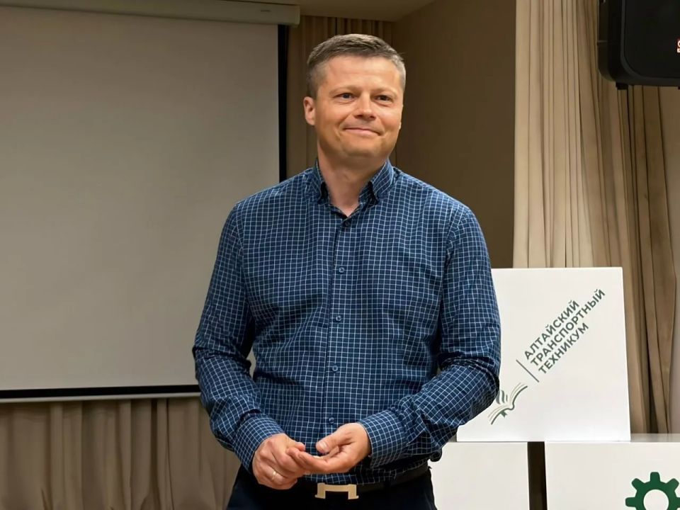 Александр Лисицын помогает готовить специалистов для транспортной сферы Алтайского края Александр Лисицын помогает готовить специалистов для транспортной сферы Алтайского края