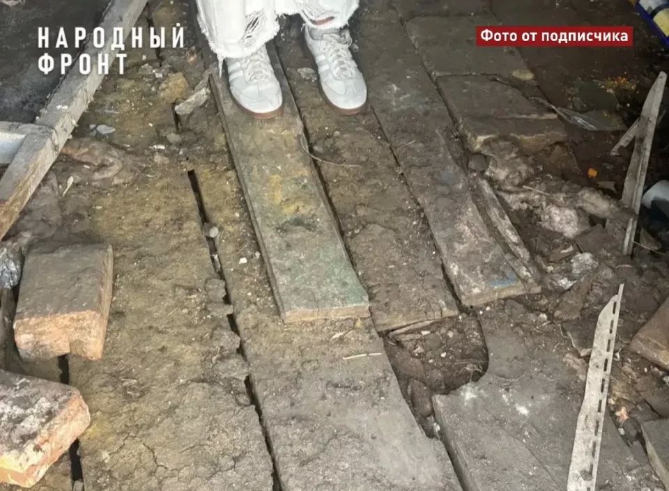 Активисты потребовали закрыть доступ в здание Горного госпиталя в Барнауле Активисты потребовали закрыть доступ в здание Горного госпиталя в Барнауле