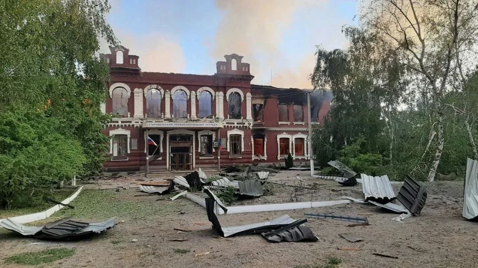 35 человек пострадали при ударе ВСУ по колледжу в ЛНР 35 человек пострадали при ударе ВСУ по колледжу в ЛНР