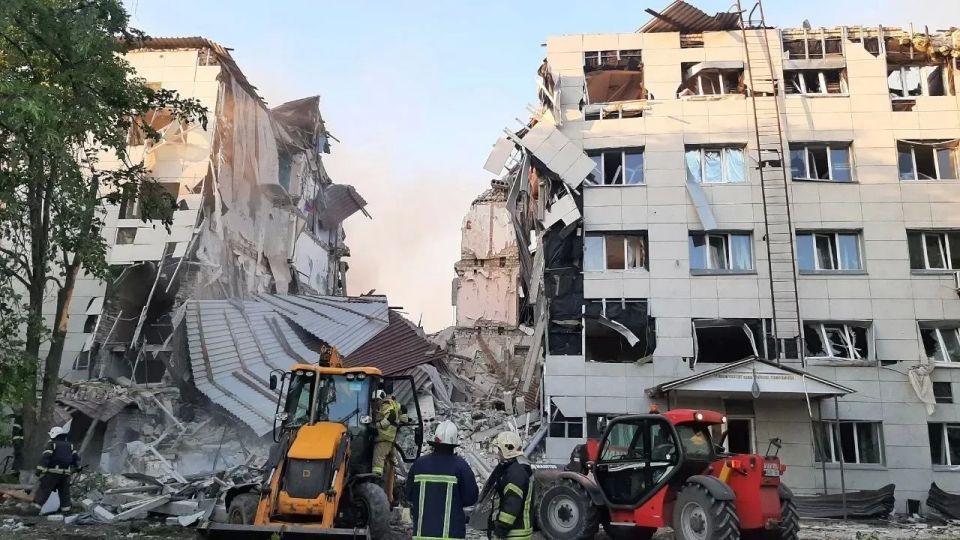 35 человек пострадали при ударе ВСУ по колледжу в ЛНР 35 человек пострадали при ударе ВСУ по колледжу в ЛНР