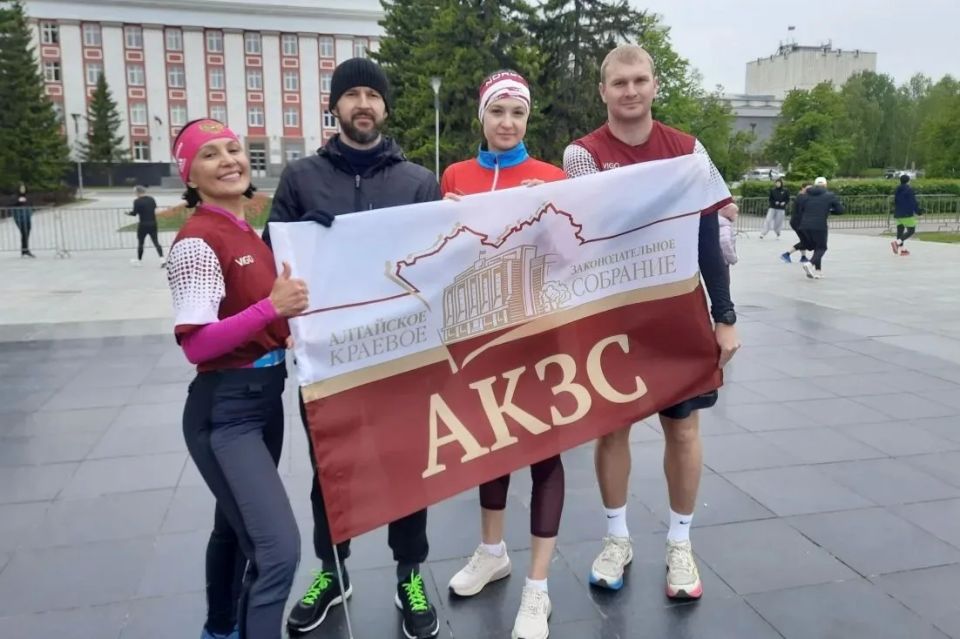 Команда Алтайского Заксобрания заняла второе место на одной из дистанции «ЗаБега» в Барнауле Команда Алтайского Заксобрания заняла второе место на одной из дистанции «ЗаБега» в Барнауле
