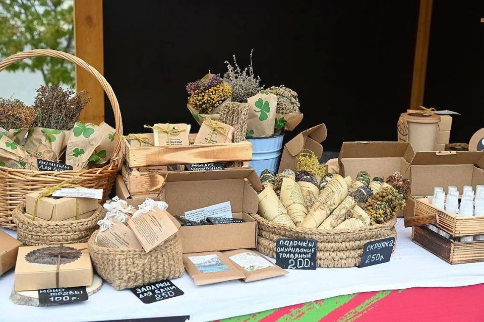 В Барнауле проходит масштабная ярмарка продукции местных производителей «Выбирай своё!» В Барнауле проходит масштабная ярмарка продукции местных производителей «Выбирай своё!»