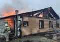 В Бийске горел трехквартирный жилой дом