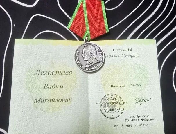 Алтайский врач вернулся на фронт после тяжелого ранения и получил медаль Суворова Алтайский врач вернулся на фронт после тяжелого ранения и получил медаль Суворова