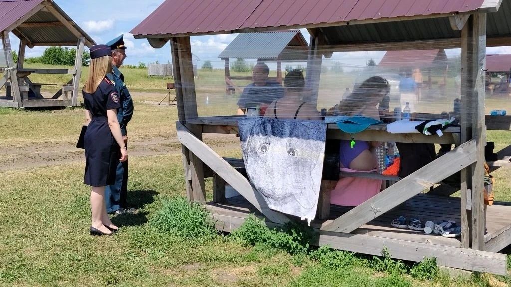 В Барнауле продолжаются рейды по профилактике несчастных случаев на водных объектах В Барнауле продолжаются рейды по профилактике несчастных случаев на водных объектах