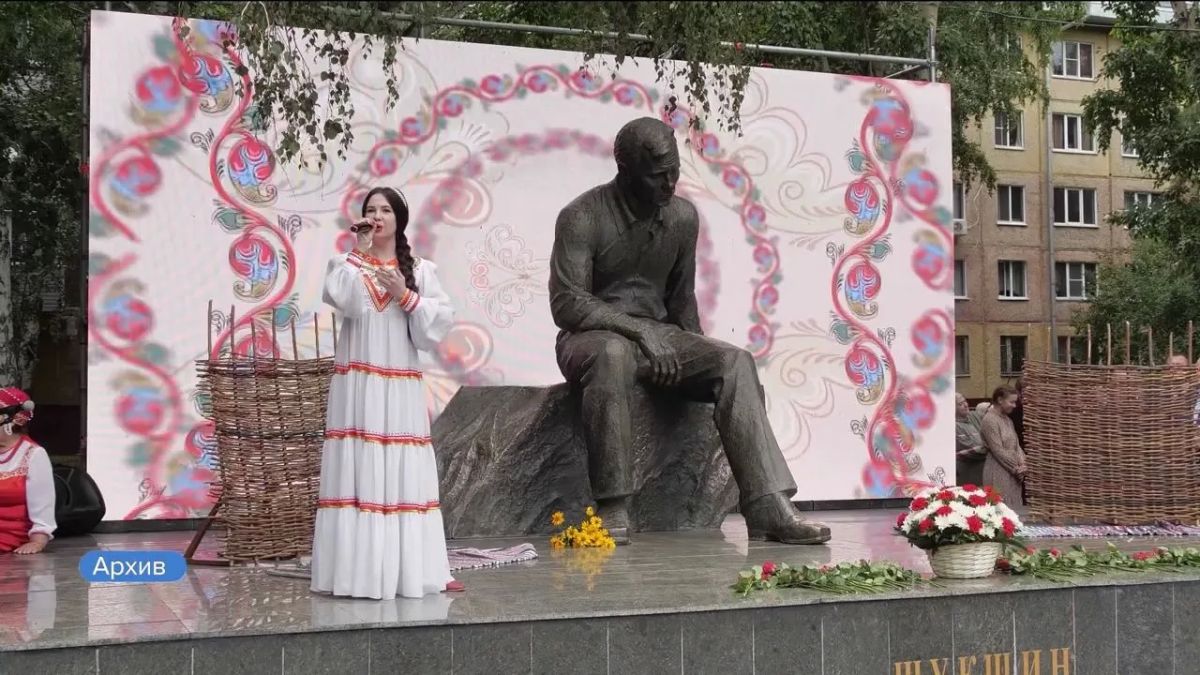 В Барнауле благоустроят территорию около памятника Василию Шукшину накануне всероссийского фестиваля