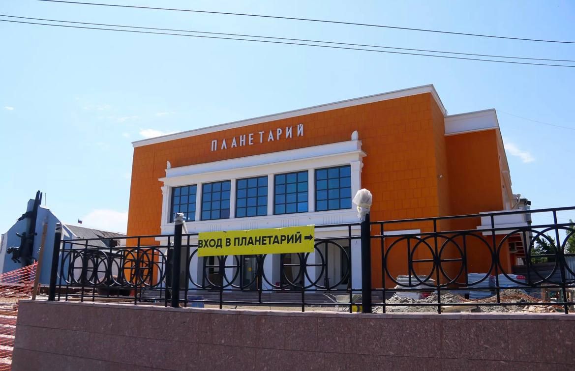 В центре Барнаула продолжается обновление знаменитого планетария