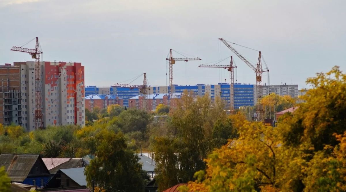 Недостроенная многоэтажка на ул. Митрофанова в Бийске выставлена на продажу