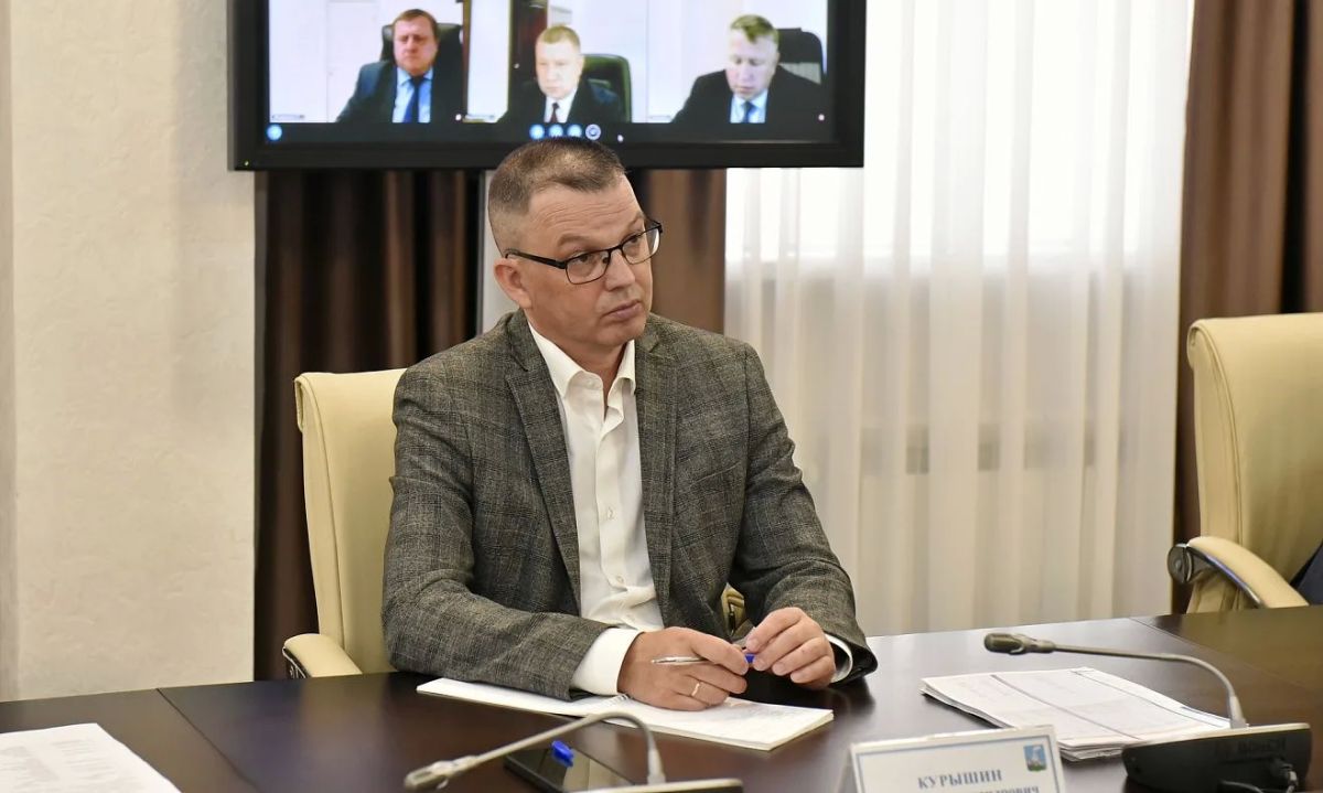 Вячеслав Франк провёл оперативное аппаратное совещание Вячеслав Франк провёл оперативное аппаратное совещание