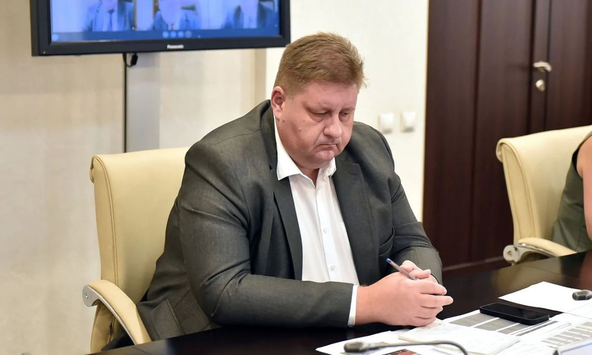 Вячеслав Франк провёл оперативное аппаратное совещание Вячеслав Франк провёл оперативное аппаратное совещание
