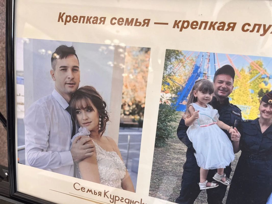 В преддверии Дня семьи, любви и верности в ГУ МВД России по Алтайскому краю открылась фотовыставка «Крепкая семья – крепкая служба» В преддверии Дня семьи, любви и верности в ГУ МВД России по Алтайскому краю открылась фотовыставка «Крепкая семья – крепкая служба»