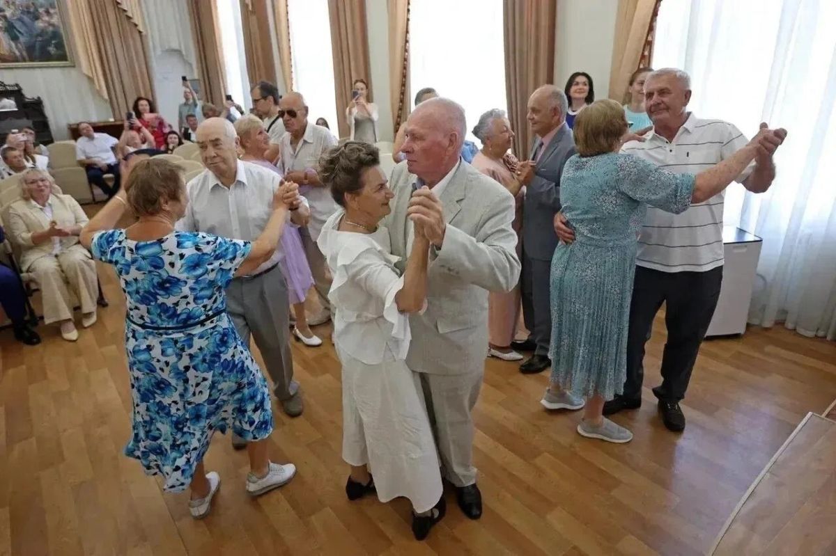 С Днём семьи, любви и верности! С Днём семьи, любви и верности!