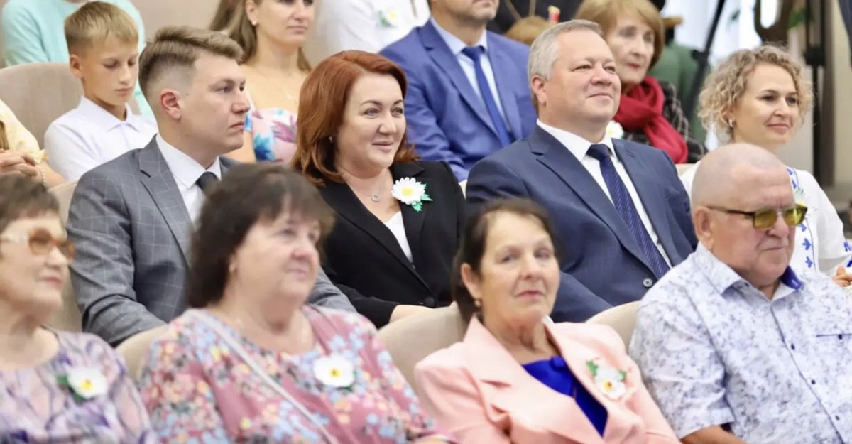 Виктор Томенко: Сегодня, 8 июля, во всей России отмечают День семьи, любви и верности Виктор Томенко: Сегодня, 8 июля, во всей России отмечают День семьи, любви и верности