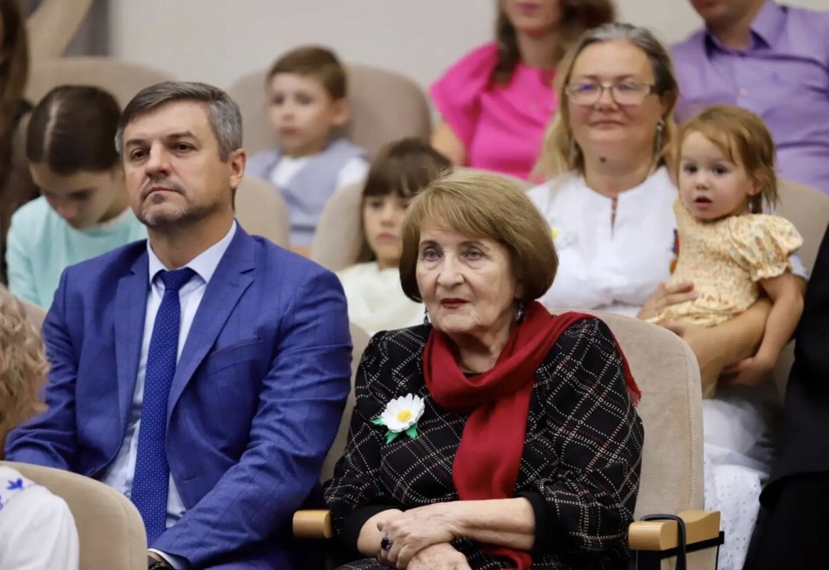Виктор Томенко: Сегодня, 8 июля, во всей России отмечают День семьи, любви и верности Виктор Томенко: Сегодня, 8 июля, во всей России отмечают День семьи, любви и верности