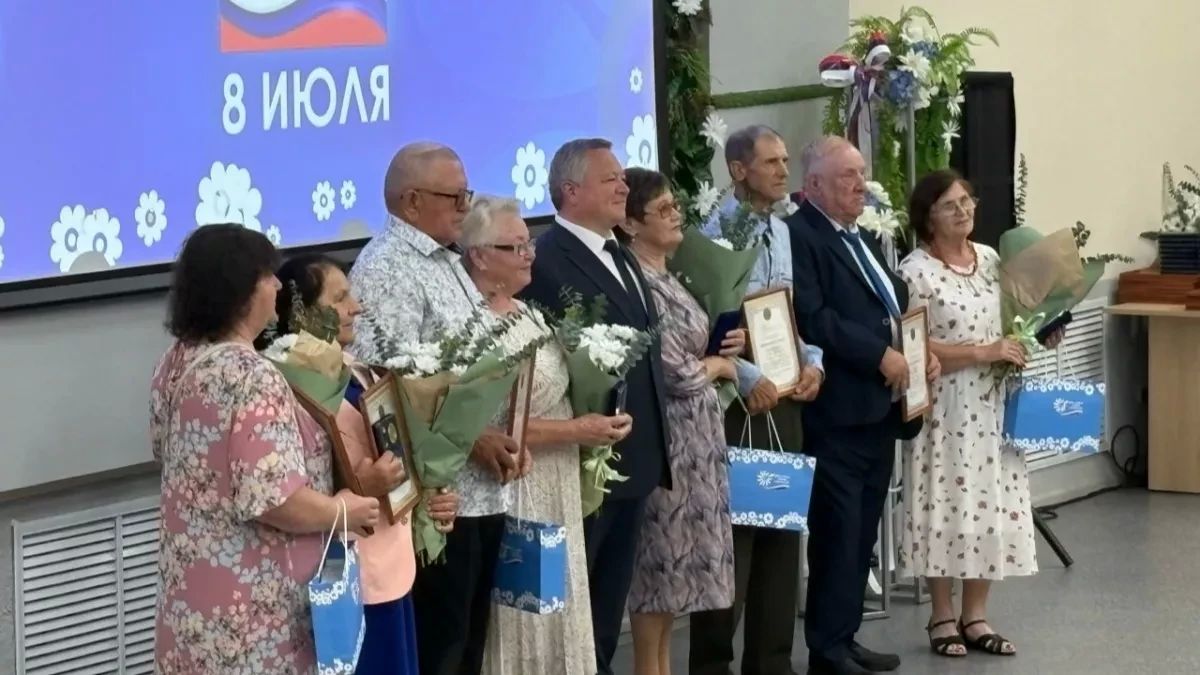 32 семьи Алтайского края получили медали "За любовь и верность"