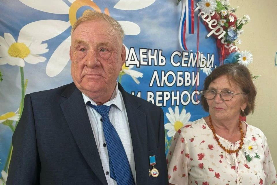 32 семьи Алтайского края получили медали "За любовь и верность" 32 семьи Алтайского края получили медали "За любовь и верность"