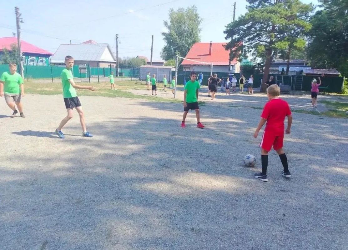 Спартакиада среди дворовых команд, посвящённая Дню семьи, любви и верности, состоялась в Бийске Спартакиада среди дворовых команд, посвящённая Дню семьи, любви и верности, состоялась в Бийске