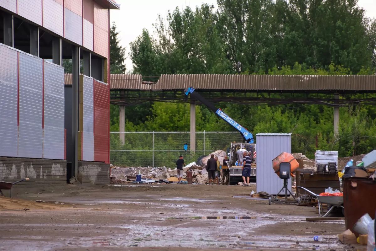 На месте одного из крупнейших пожаров последних лет в Барнауле появилось новое промышленное здание На месте одного из крупнейших пожаров последних лет в Барнауле появилось новое промышленное здание