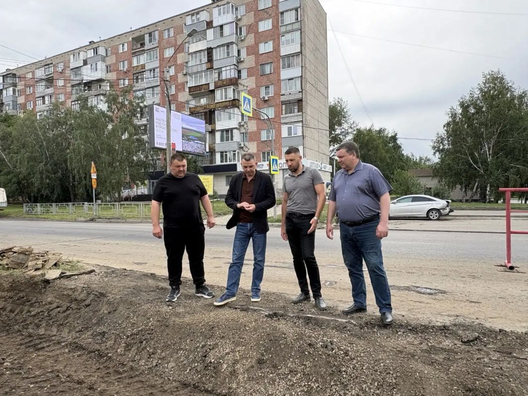 Андрей Курышин проверил ход ремонтных работ на проспектах Ленина, Строителей и улице Попова Андрей Курышин проверил ход ремонтных работ на проспектах Ленина, Строителей и улице Попова