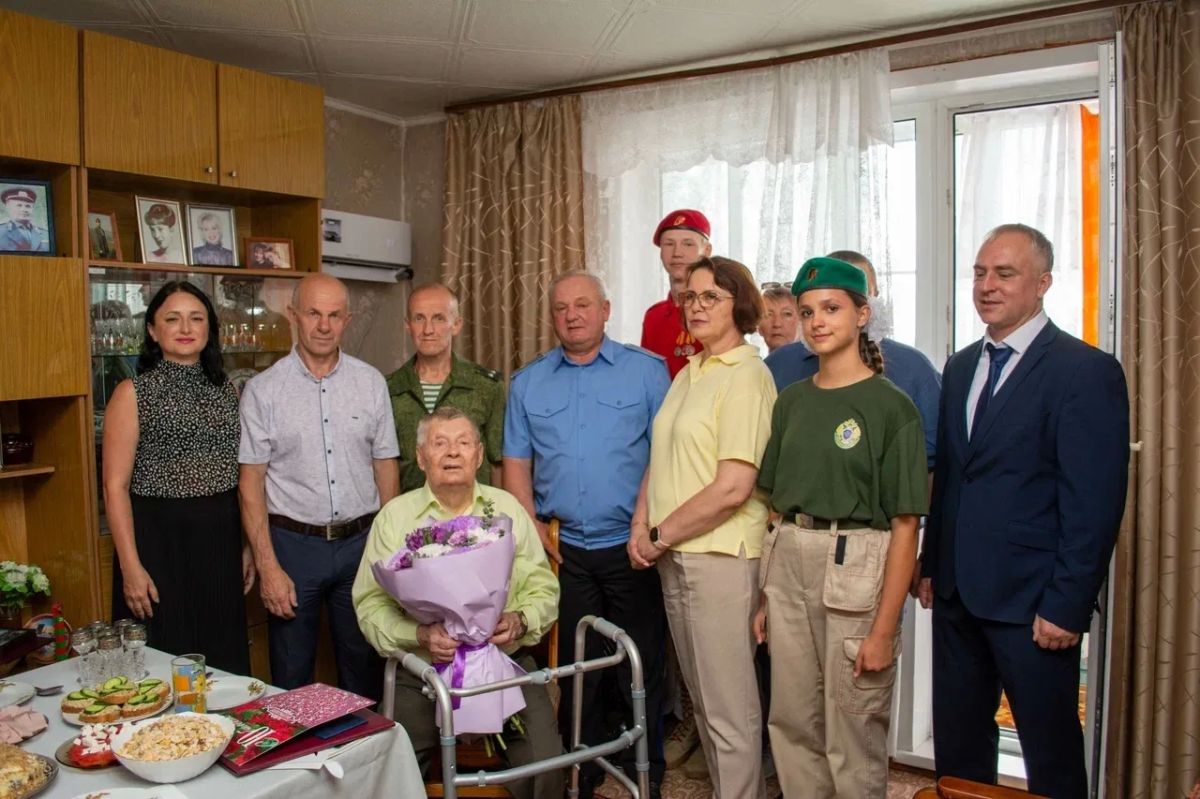 Виктор Томенко: Сегодня 100-летие отмечает участник Великой Отечественной войны из Ярового Иван Васильевич Мальчиков Виктор Томенко: Сегодня 100-летие отмечает участник Великой Отечественной войны из Ярового Иван Васильевич Мальчиков